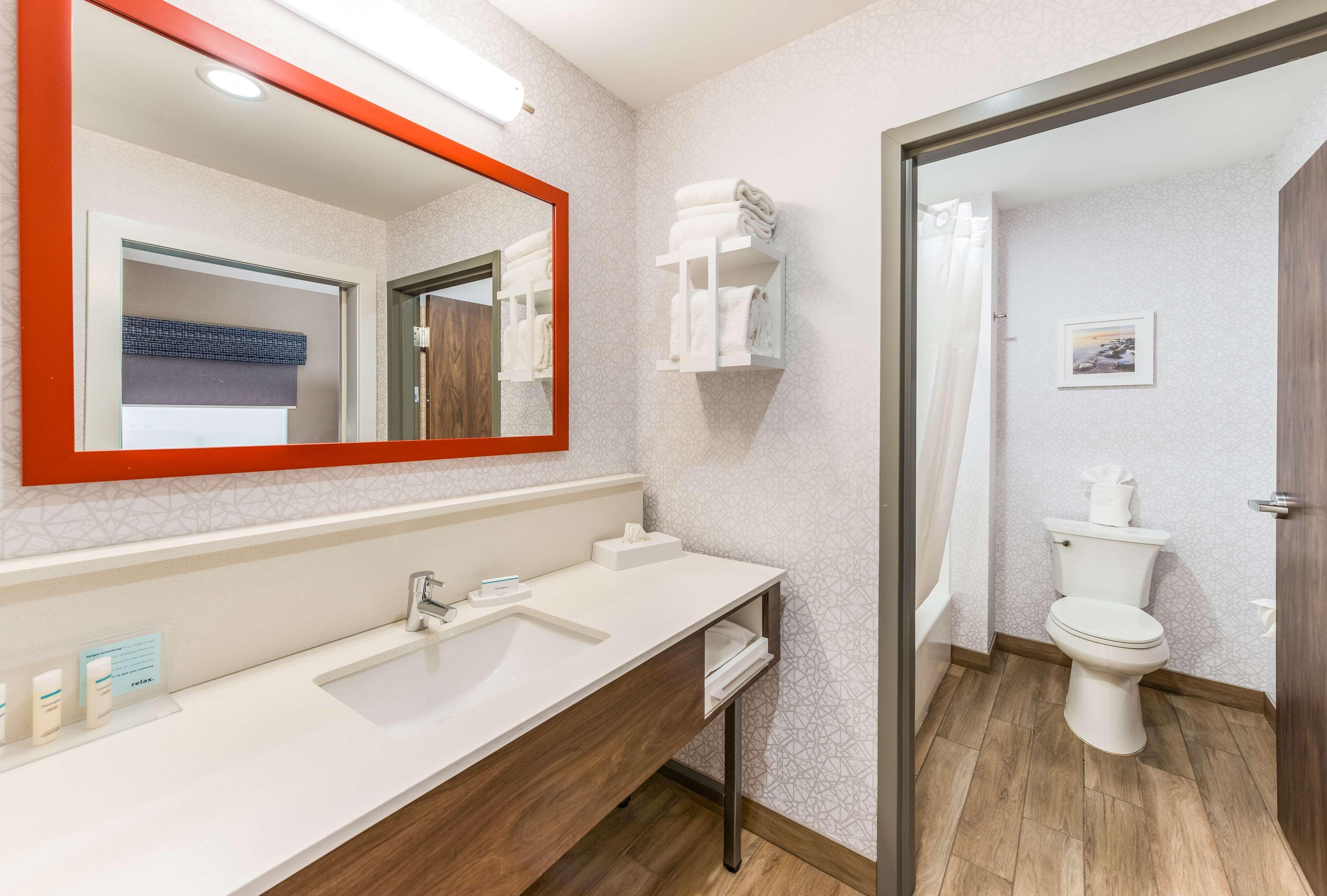 Hampton & Benton Harbor, Mi 3*