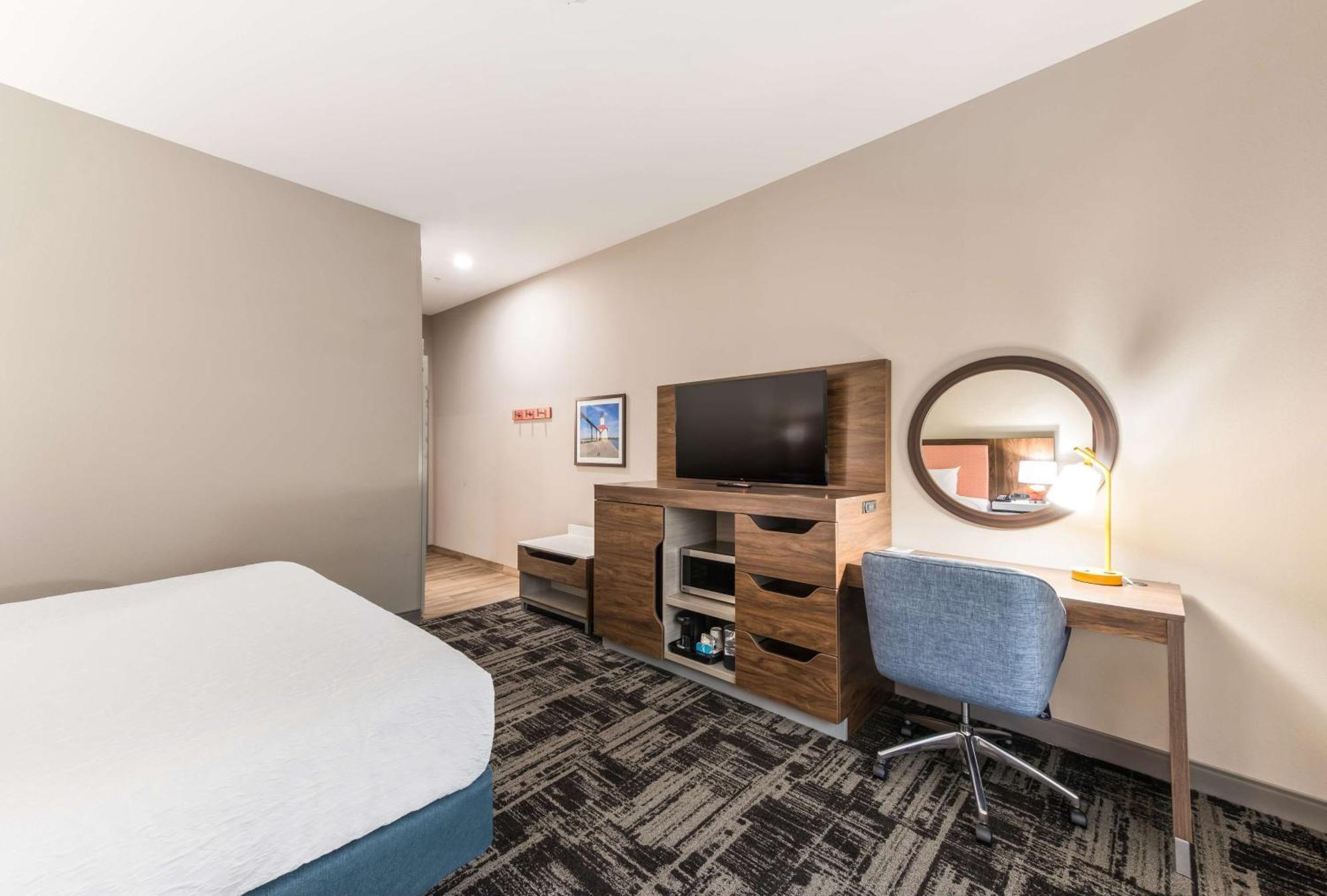 Hampton & Benton Harbor, Mi 3*