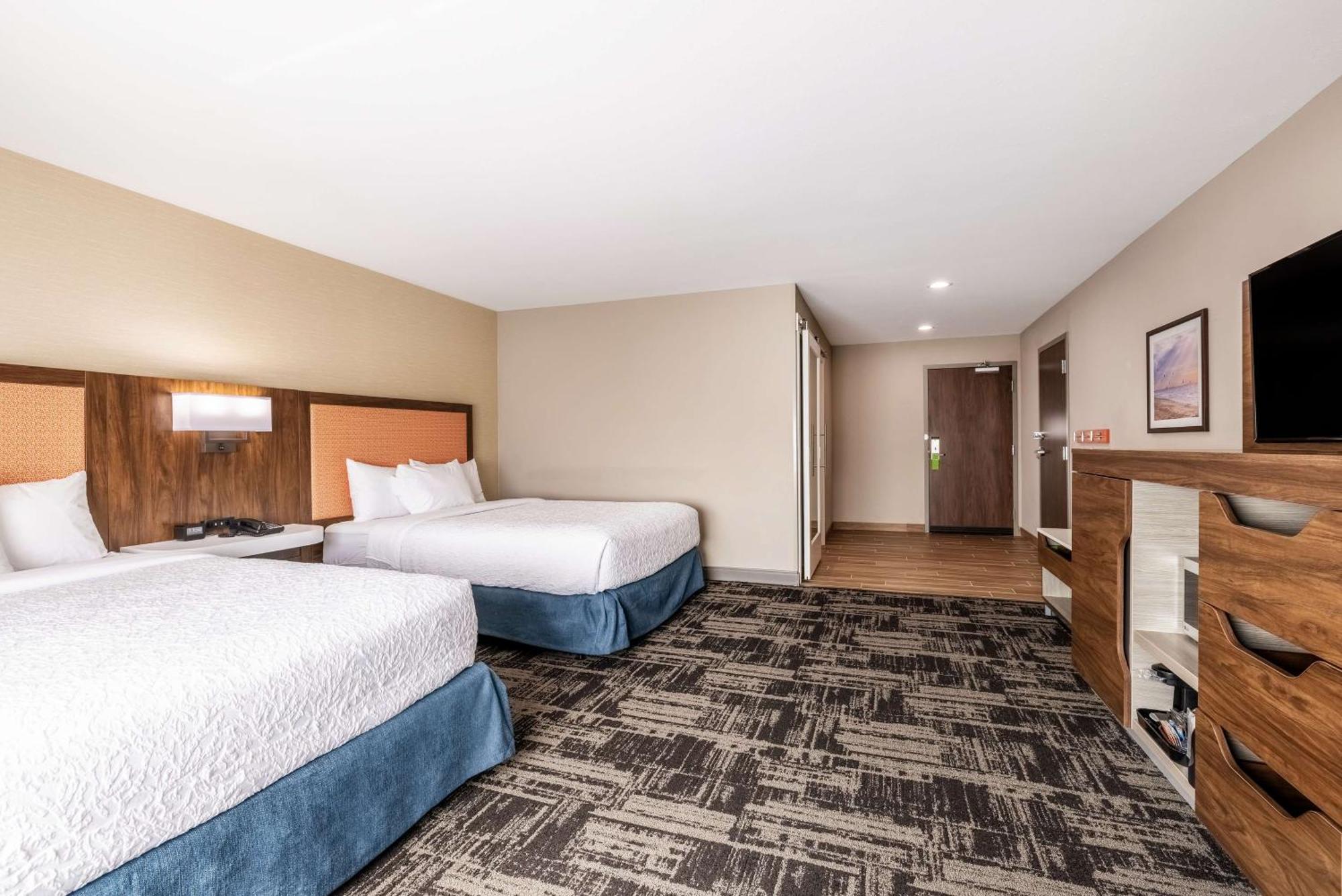 Hampton & Benton Harbor, Mi 3*