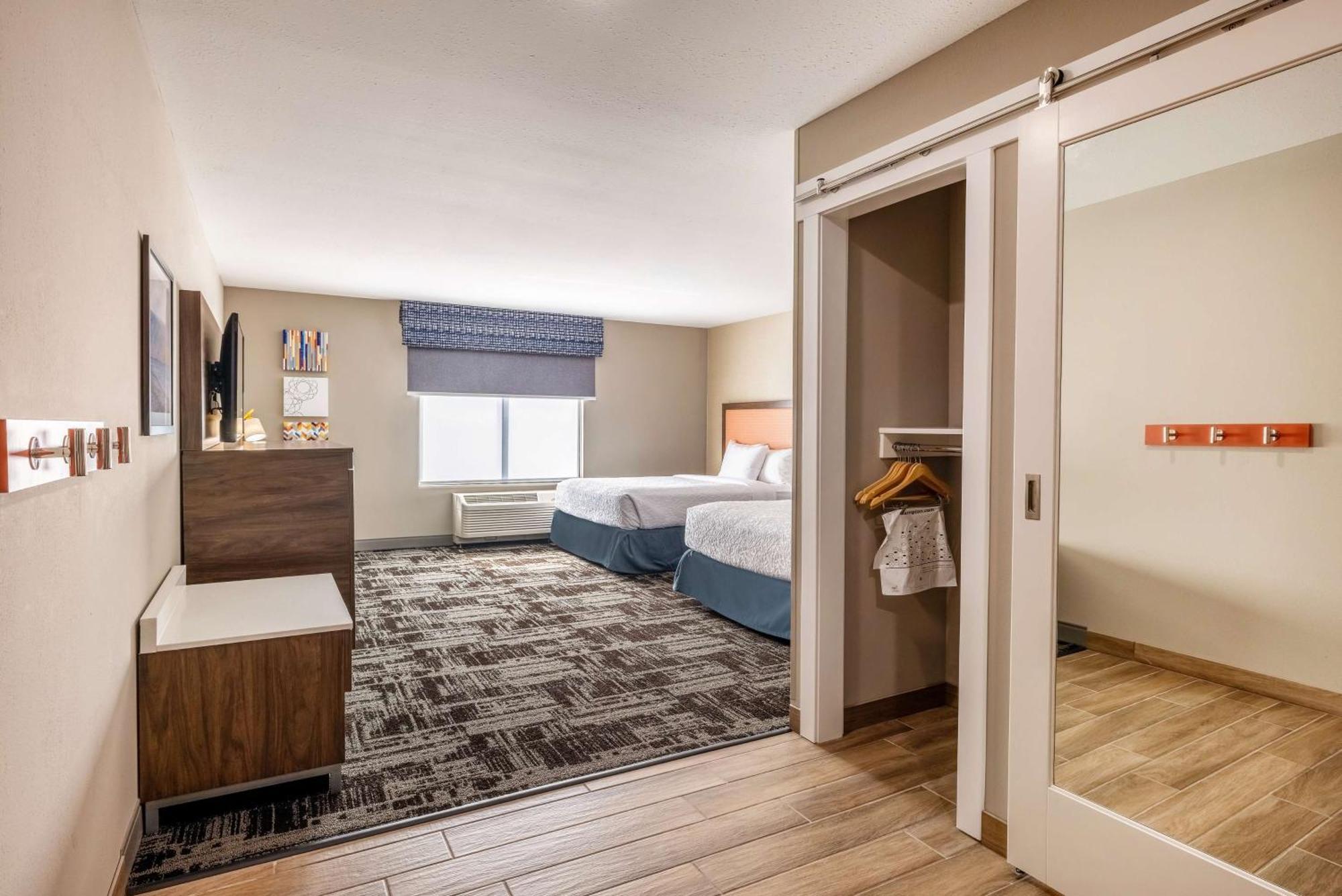 Hampton & Benton Harbor, Mi Hotel 3*